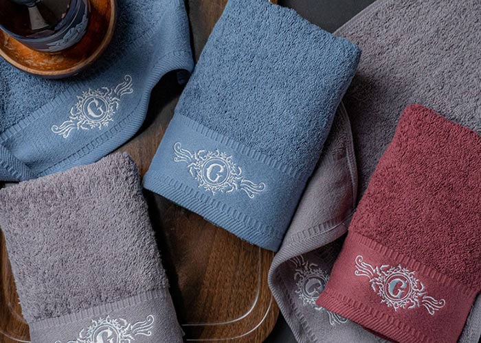 深色設計繡花毛巾